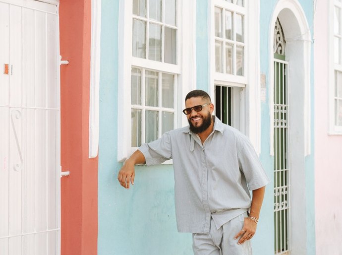 Cantor baiano estreia em reality da Globo; conheça Brenno Casagrande