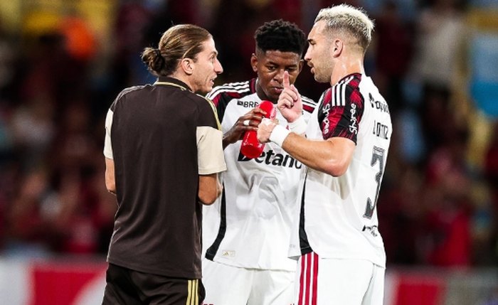 Filipe Luís quando estava no comando do Flamengo