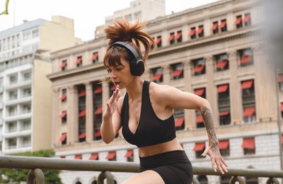 Lity Vai correr a última prova do ano? Saiba o fone ideal para cada perfil de corredor