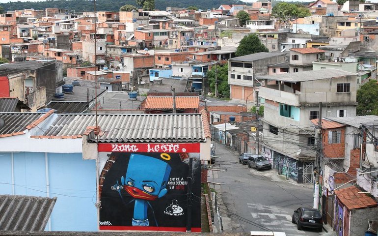 Empobrecimento da população faz número de moradias em favelas crescer