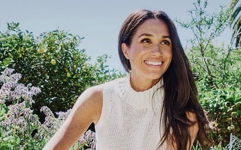Meghan Markle se emociona ao falar sobre maternidade e casamento com príncipe Harry