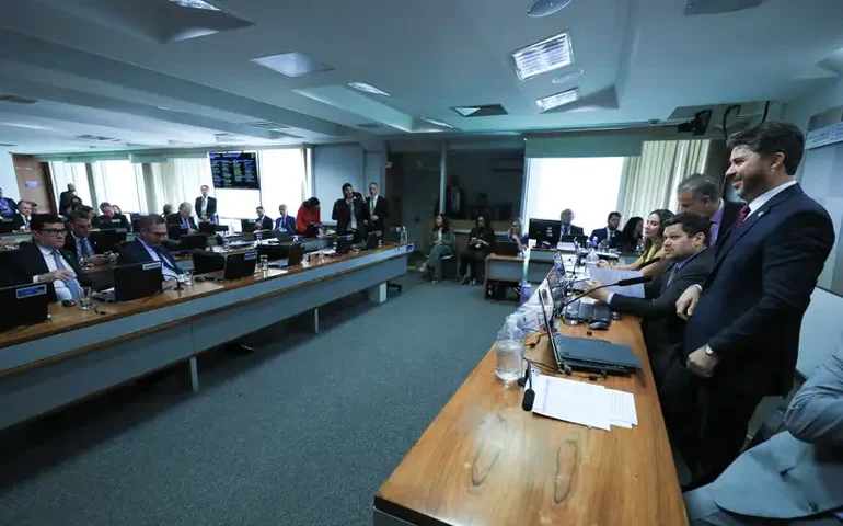 CCJ do Senado aprova PEC dos quinquênios, que dá 'bônus' a juízes, promotores e procuradores