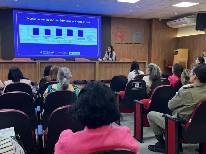 Semu estreita diálogo com municípios e impulsiona construção de políticas públicas para mulheres