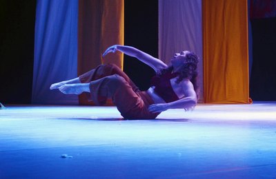 Cotidiano, diferenças e identificação compõem o espetáculo de dança “Reflexos”