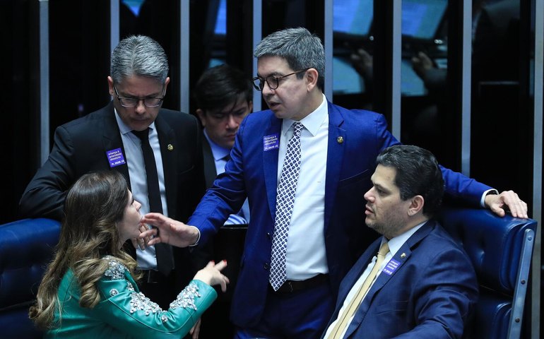 É possível regular sem censurar? Especialista explica se governo deve ir além da Lei Felca