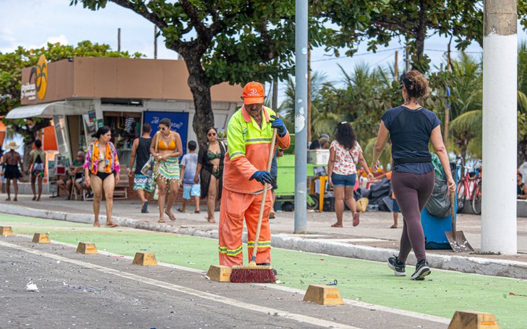 Desenvolvimento Sustentável assegura limpeza da cidade após prévias carnavalescas