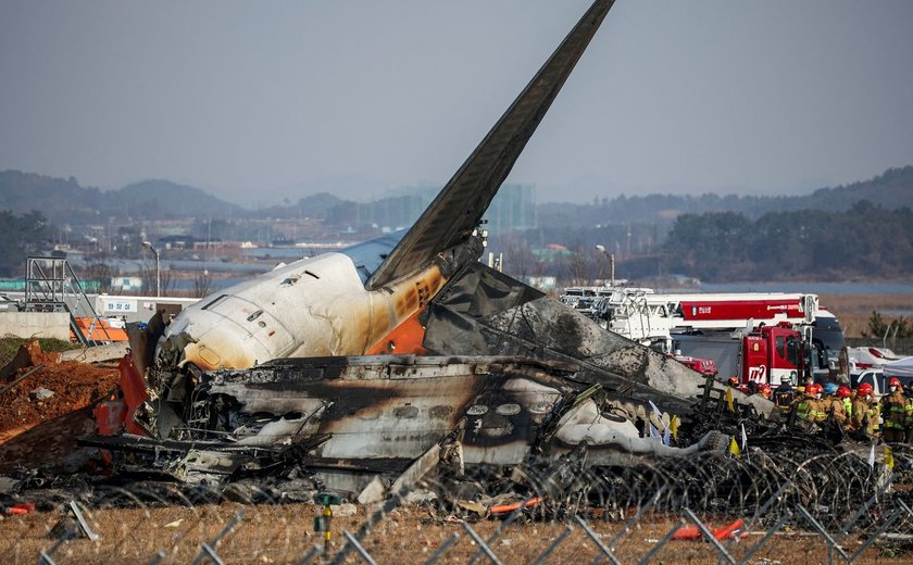 Avião bate em muro de aeroporto na Coreia do Sul e deixa 179 mortos