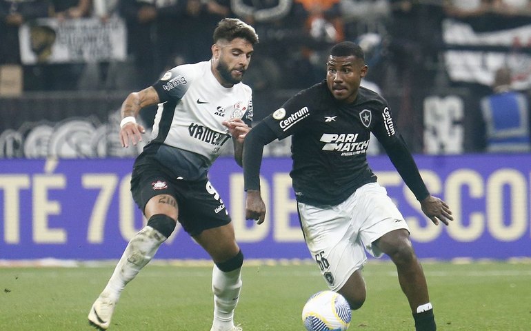 Bota bate Timão e aumenta vantagem na ponta do Campeonato Brasileiro