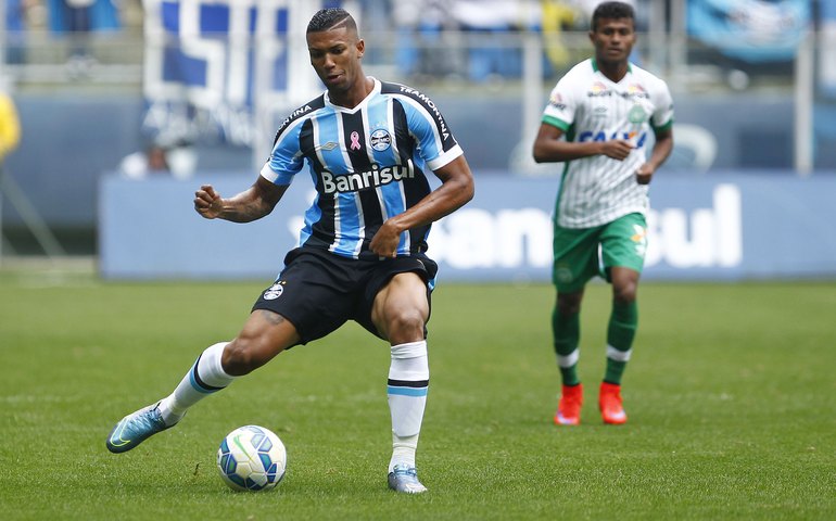 &#8216;Os clubes deveriam manter os jogadores isolados por 15 dias&#8217;, diz médico da FPF