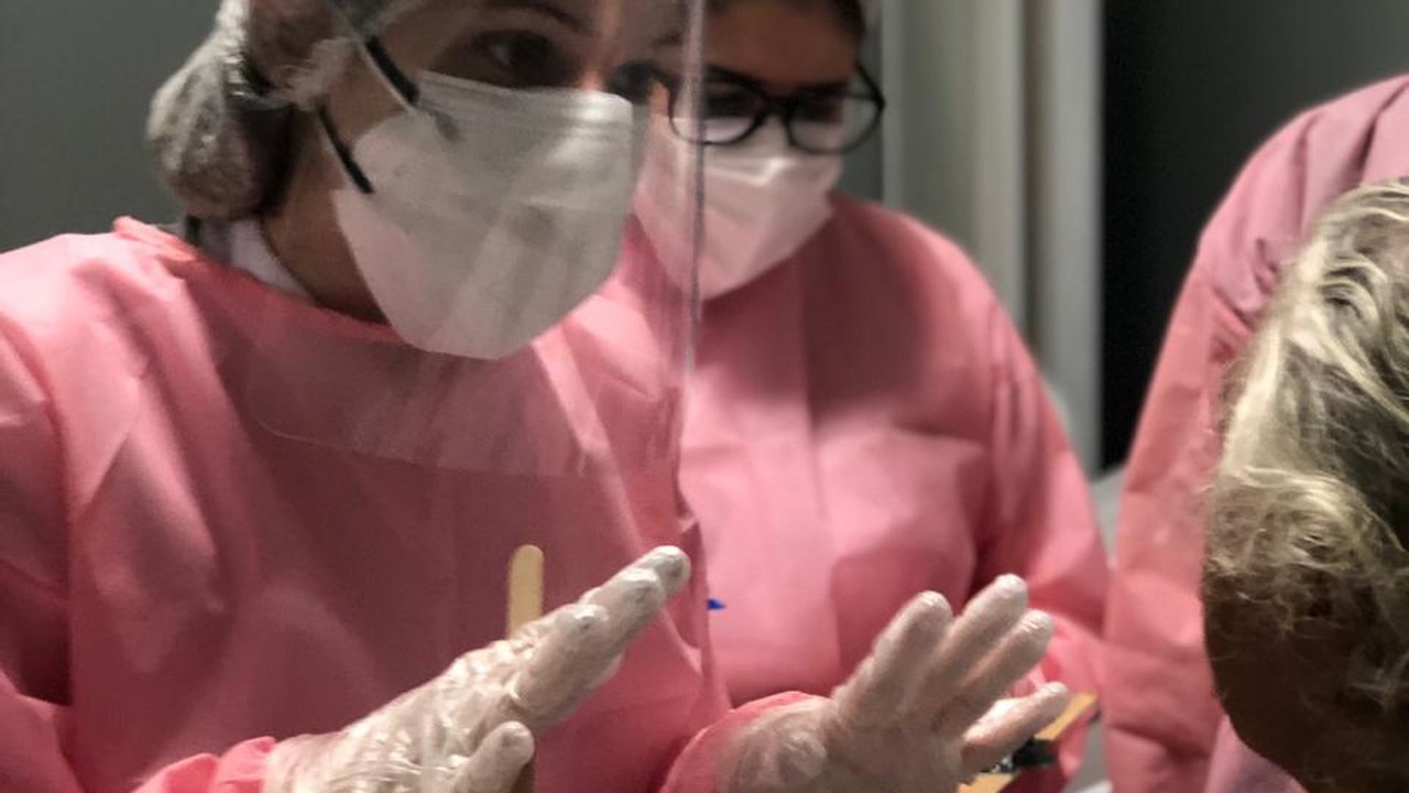 Saúde bucal: dentista faz trabalho voluntário em Hospital de Campanha