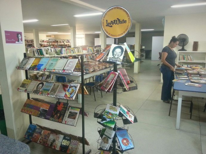 Exposição literária “Simplesmente Mulher” ganha a Biblioteca Municipal