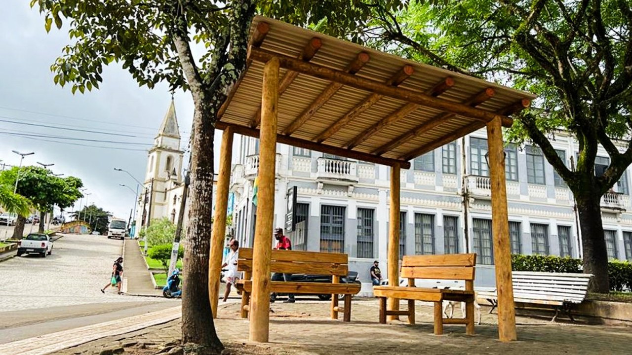 Prefeitura instala pontos para abrigar mototaxistas em Viçosa