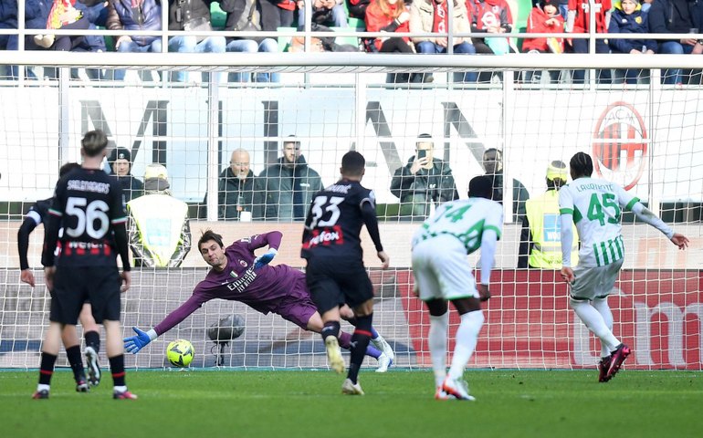 Milan dá vexame em casa e sofre goleada do Sassuolo no Campeonato italiano