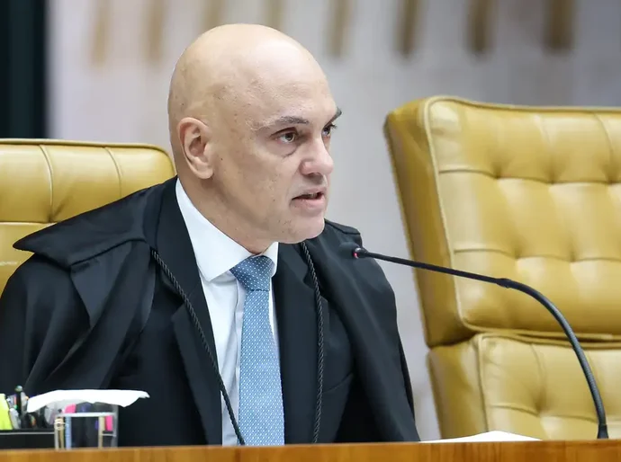 Moraes encaminha a Fachin pedido de investigação contra Mendonça