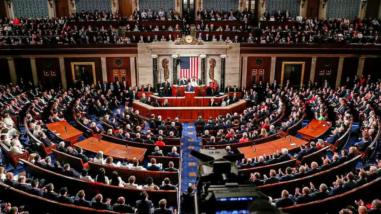 Senado dos EUA deve votar resolução para interromper guerra enquanto preços impactam midterms
