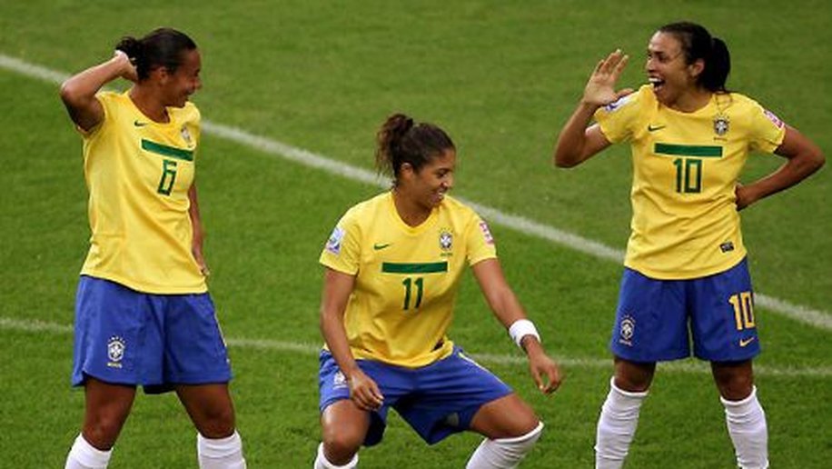 Com show particular de Marta, Brasil atropela Noruega e avança