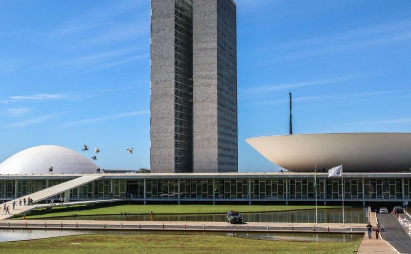 Congresso promulga emenda constitucional que corta gastos e restringe abono do PIS/Pasep