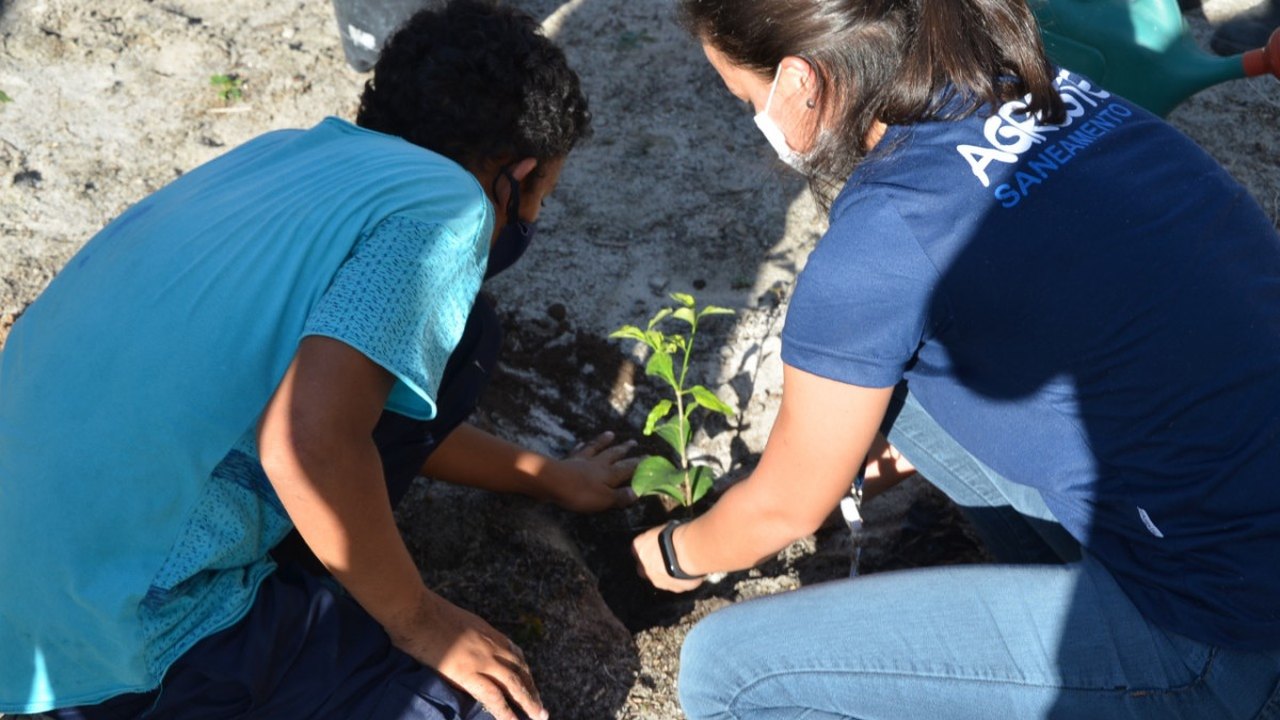 Projeto da Agreste Saneamento constrói viveiros em escolas públicas de AL