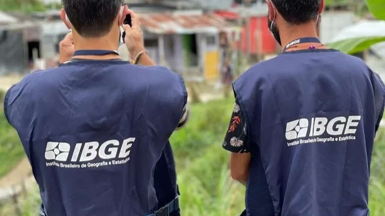 Menos crianças têm celular no Brasil: IBGE mostra recuo só na faixa etária de 10 a 13 anos