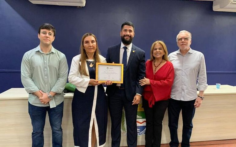 Câmara entrega Comenda Arthur Ramos à médica Marluce Viégas