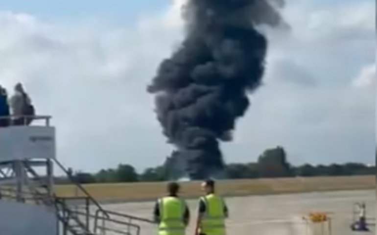 Avião de pequeno porte cai em Londres e deixa 4 mortos