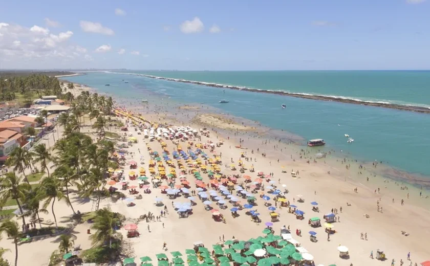 Guarda-vidas resgatam seis pessoas em menos de meia hora no Francês