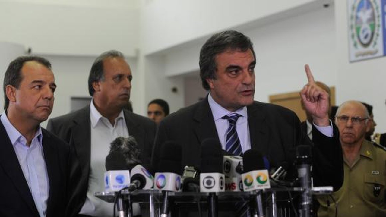 Tropas federais ficarão o tempo necessário no Complexo da Maré, diz Cardozo