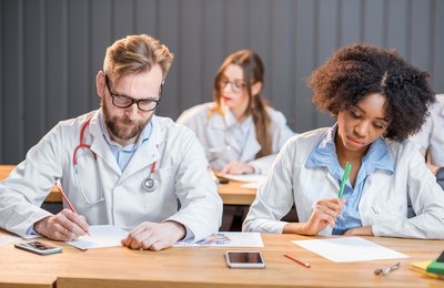 Provas da área médica do Enare registram a menor abstenção da história