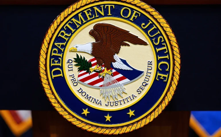 Governo Trump repatria menina de 10 anos de Cuba em meio a disputa de custódia envolvendo identidade de gênero