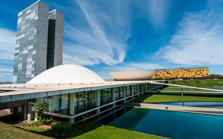 Promulgado decreto legislativo com acordo com os Emirados Árabes Unidos para cooperação aduaneira