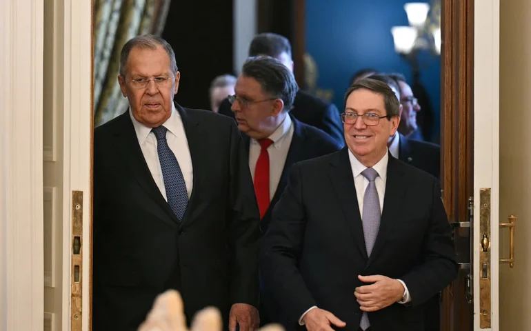 Rússia recebe o ministro das Relações Exteriores de Cuba e insta os EUA a não bloquearem Cuba
