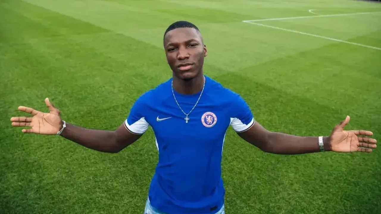 Moisés Caicedo acerta com o Chelsea e se torna quinto jogador mais caro da história