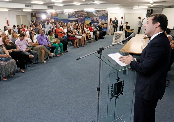 Governador diz que escolha de coordenadores das CREs foi por critérios meritocráticos