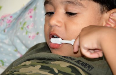 Cirurgiã-dentista da Sesau orienta quando deve ser a primeira consulta odontológica da criança