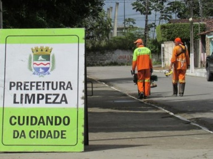 Mais de 60 toneladas de lixo são recolhidas após o Réveillon em Maceió