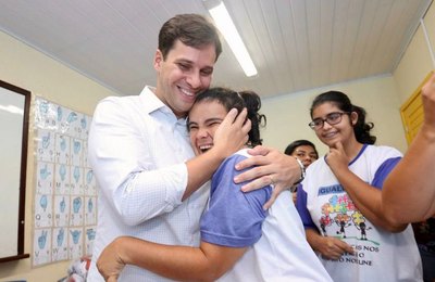 Prefeito Cacau cria PL que reduz carga horária em até 50% de servidor efetivo para acompanhar cuidados de PCDs 