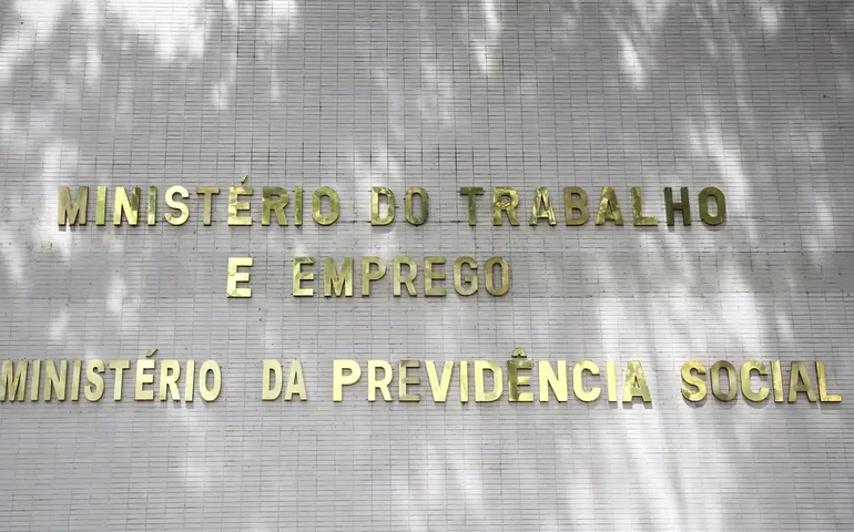 Fundação Roberto Marinho e Ministério do Trabalho lançam coalização para impulsionar inclusão produtiva de jovens