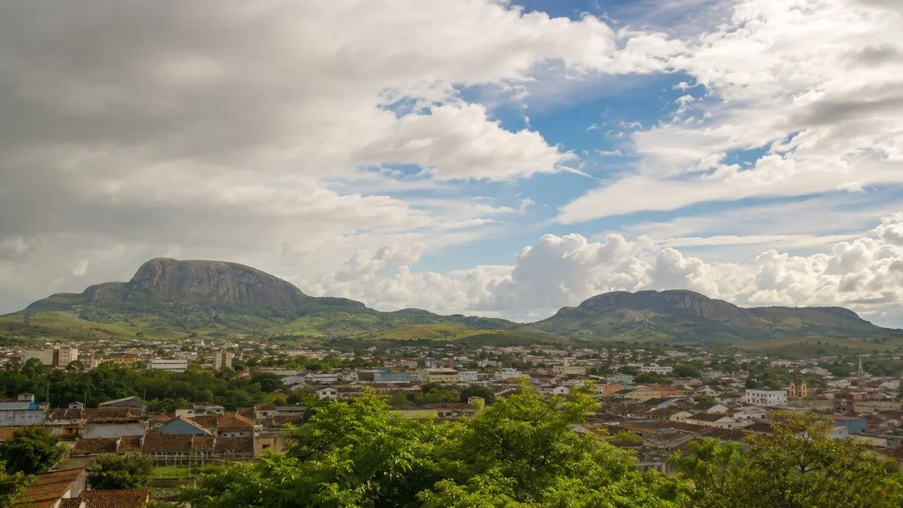 Nuvens dominam a manhã em Palmeira, mas sol ganha espaço durante a tarde