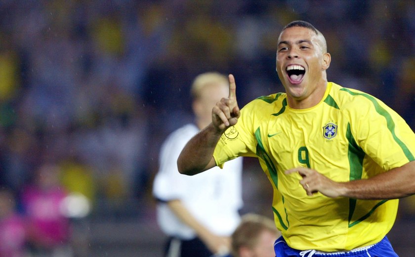 Ronaldo avança em venda da SAF do Cruzeiro a dono de rede de supermercados em Minas