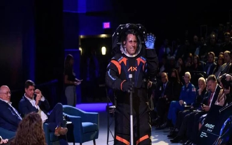Artemis III: Nasa revela protótipo de traje para os astronautas da missão lunar