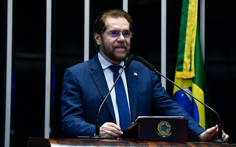 Plínio critica fala de Gilmar Mendes sobre prazo de mandato de ministro do STF