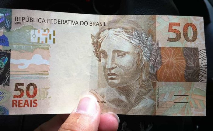 O homem teria comprado R$ 1 mil em notas falsas no Paraguai