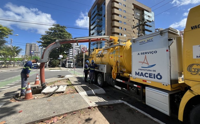 Infraestrutura retira mais de 400 toneladas de entulhos da rede de drenagem