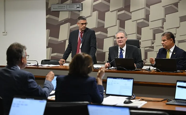 Comissão do Senado aprova novo piso salarial para médicos e dentistas