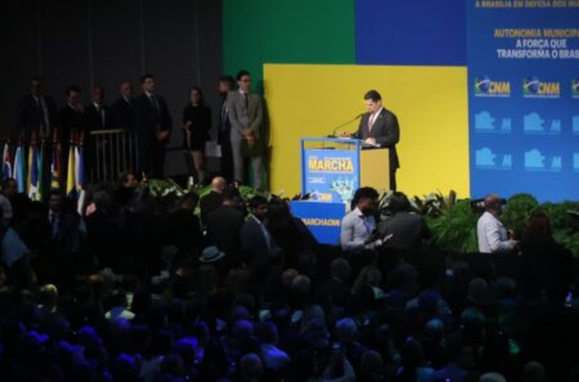 Em discurso, presidente do Senado reforça importância de fortalecimento dos Municípios