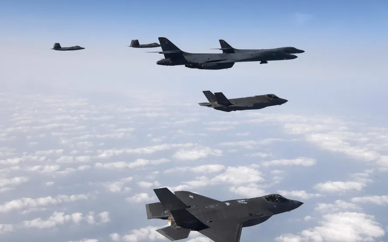 EUA e Canadá interceptam aviões militares da Rússia e da China voando perto do Alasca