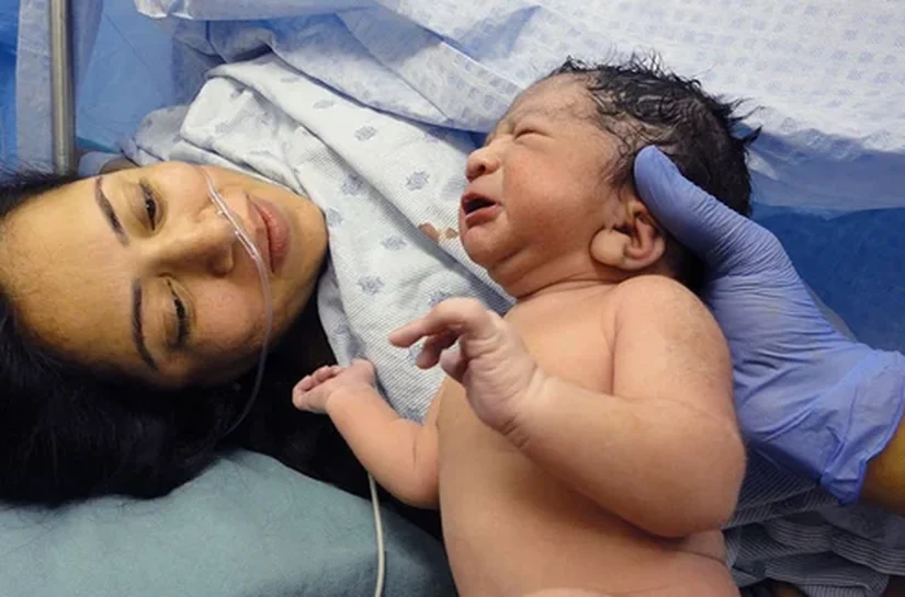 Brasileiras estão tendo menos filhos e adiando a maternidade, confirma Censo Demográfico