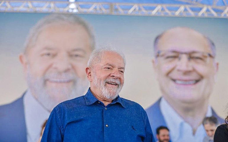 Brasil precisa investir no agronegócio, mas também nos pequenos produtores, diz Lula