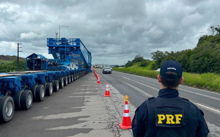 Transporte do 2º transformador gigante altera trânsito entre PE e PB