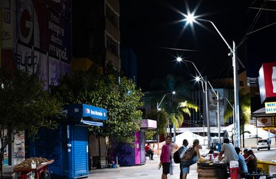 Ilumina realiza reparos emergenciais em luminária no Centro de Maceió